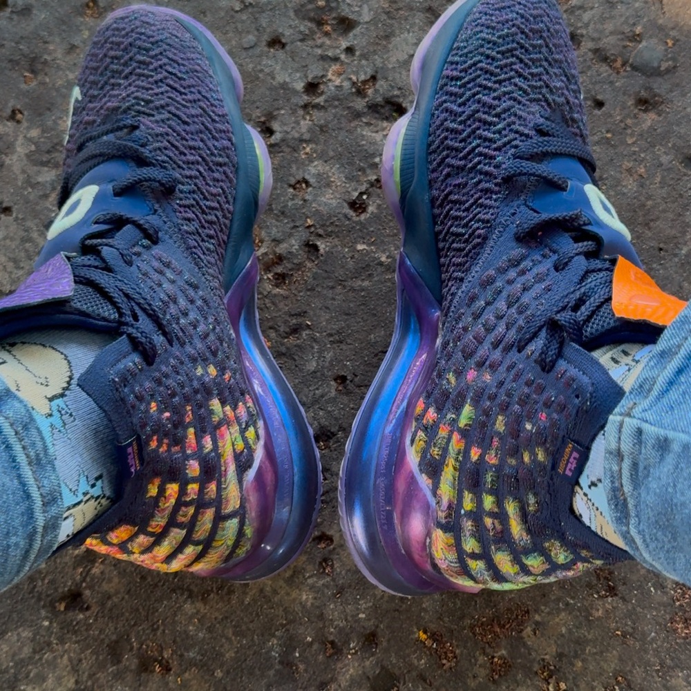 Nike LeBron 17 “Monstars”